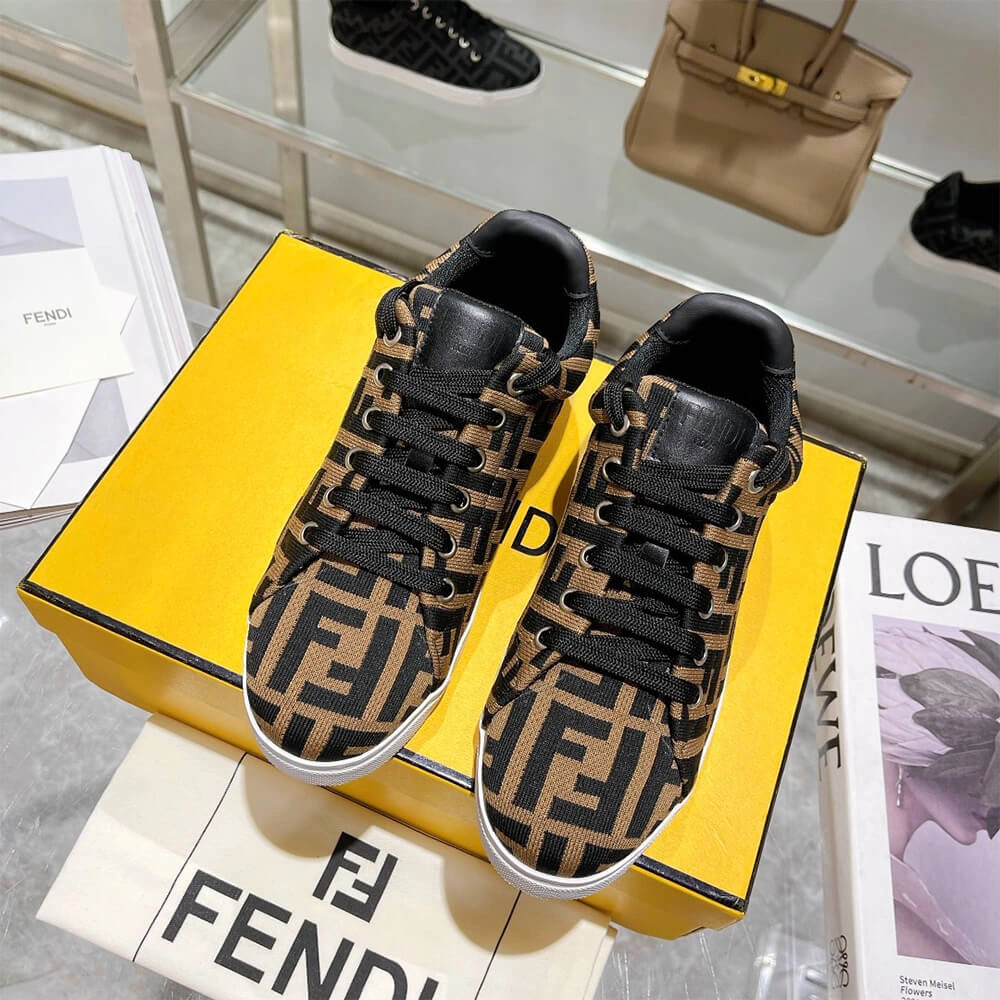 Fashionable Sneakers 139