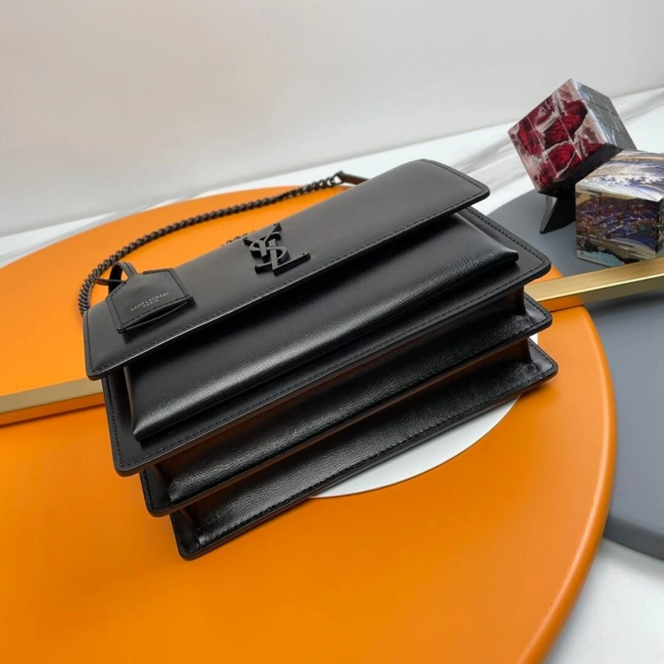Supportive YSL sunset medium leather shoulder bag 1405