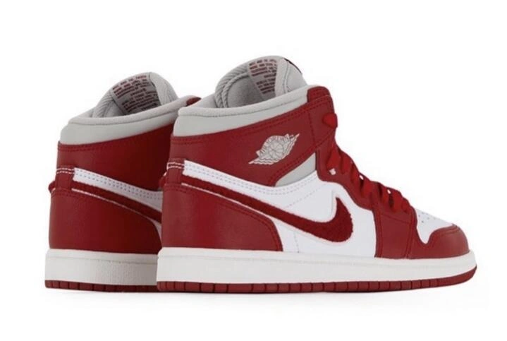 Air Jordan 1 High OG WMNS Chenille