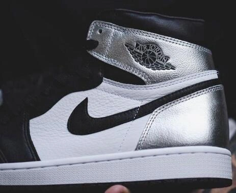 Air Jordan 1 High OG WMNS Silver Toe