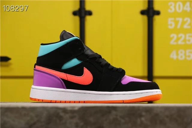 Air Jordan 1 Low Retro Blackbird-1