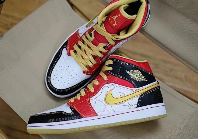 Air Jordan 1 Mid XQ 2022