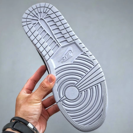 Air Jordan 1 Retro Low OG Barons