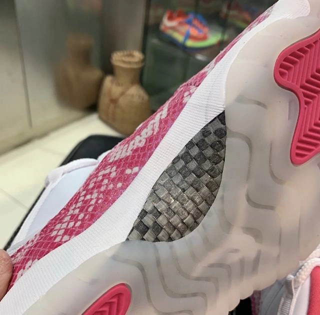 Air Jordan 11 Low GS WMNS Pink Snakeskin-1