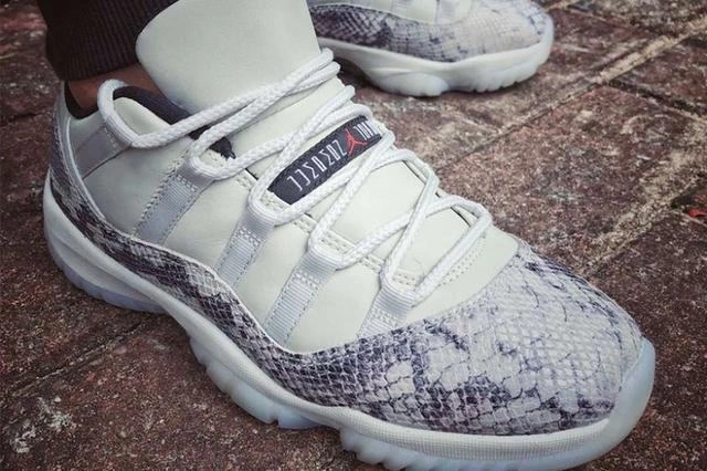 Air Jordan 11 Low SE Snakeskin-1