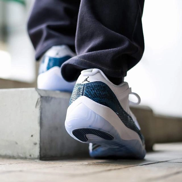 Air Jordan 11 Low Snakeskin-1