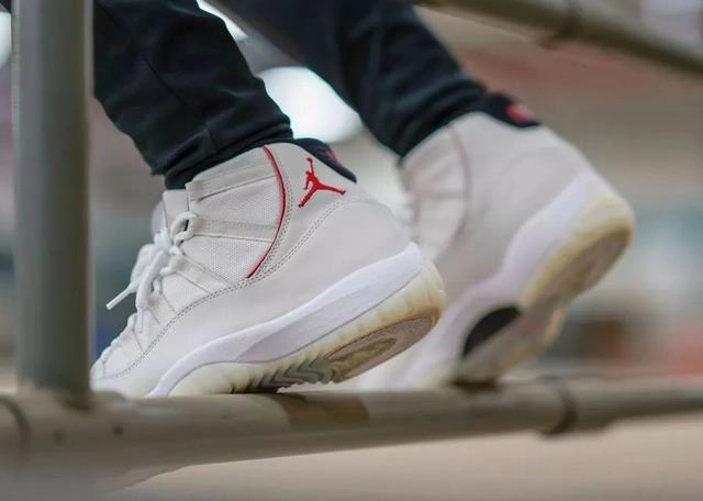 Air Jordan 11 Platinum Tint-01