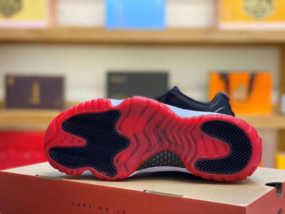 Air Jordan 11 Retro Low Bred 2025