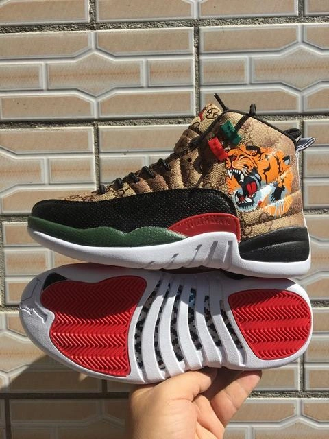 Air Jordan 12 Retro Black red green Tiger-1