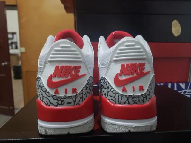 Air Jordan 3 white Red burst crack-1