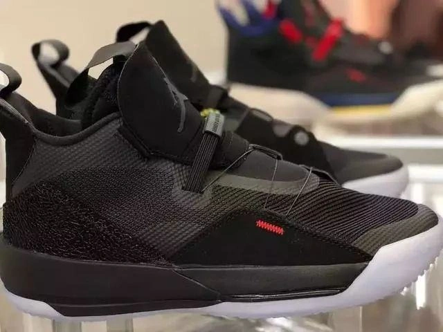 Air Jordan 33 Retro Utility Blackout-1