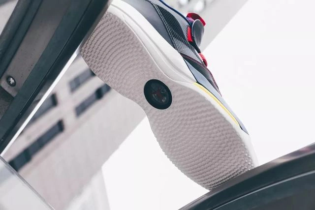 Air Jordan 33 Tech Pack-1