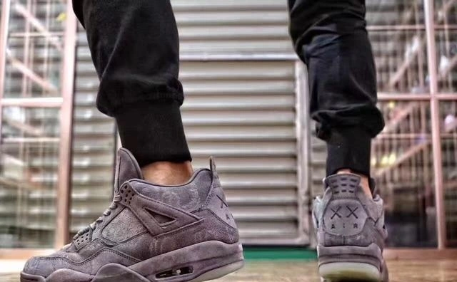 Air Jordan 4 Retro X KAWS-1