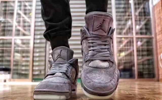 Air Jordan 4 Retro X KAWS-1
