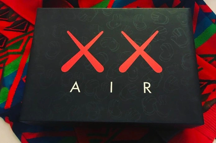 Air Jordan 4 Retro X KAWS-1