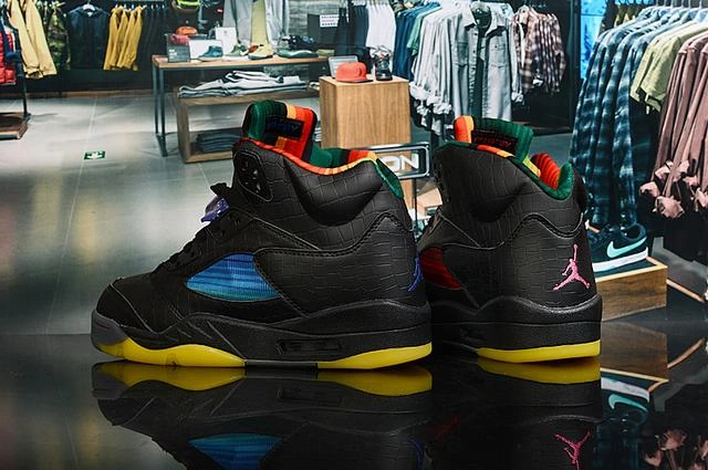 Air Jordan 5 Retro Black Yellow-1