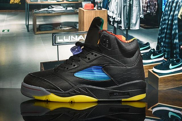 Air Jordan 5 Retro Black Yellow-1