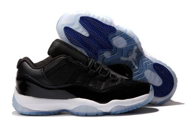 Air Jordan Retro 11 (XI) Low Black White