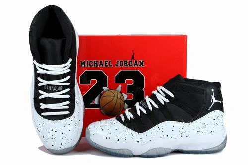 Air Jordan XI (11) Retro Black White