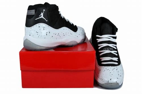 Air Jordan XI (11) Retro Black White