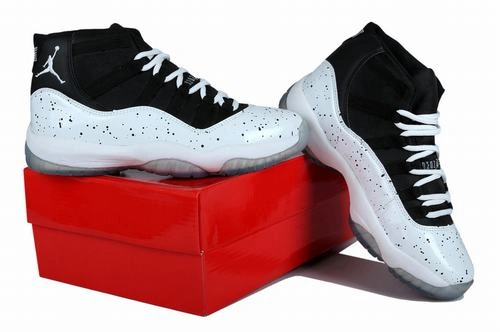 Air Jordan XI (11) Retro Black White