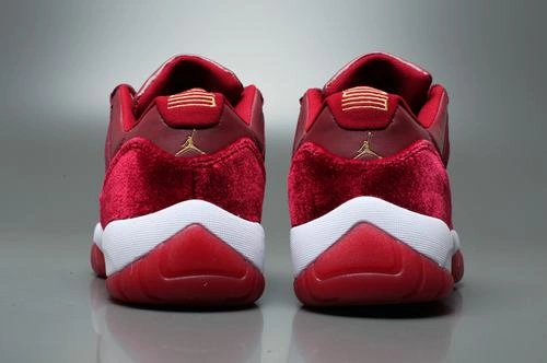 Air jordan velvet low “NIGHT MAROON”