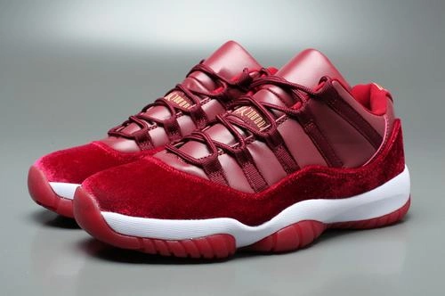 Air jordan velvet low “NIGHT MAROON”