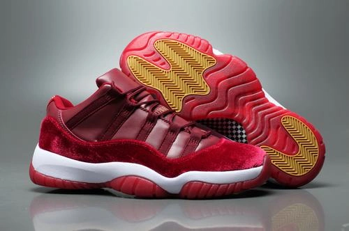 Air jordan velvet low “NIGHT MAROON”