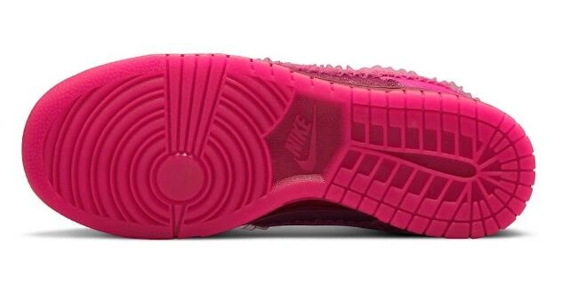 Dunk Low WMNS Valentine’s Day