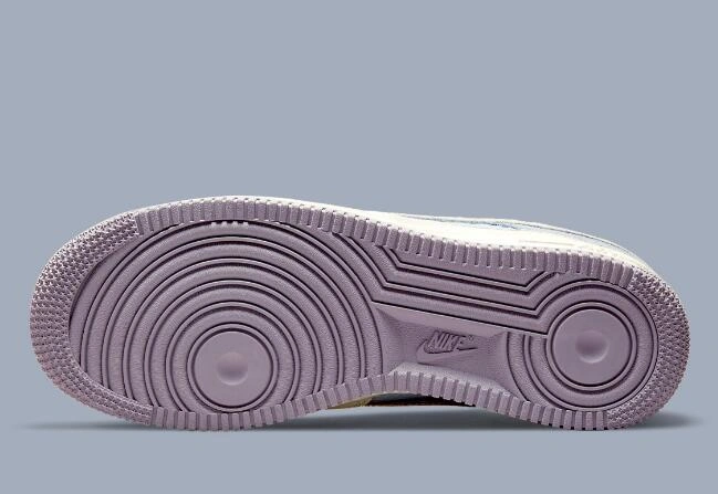 Nike Air Force 1 07 LX