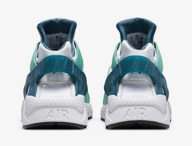 Nike Air Huarache Athletic Club
