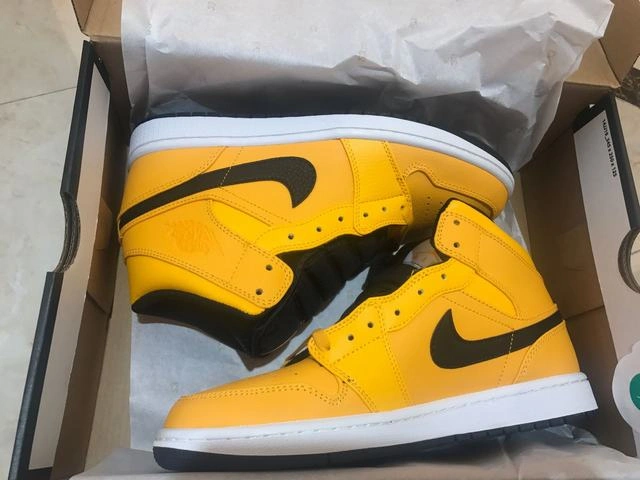 Affordable Nike Air Jordan 1 Black Yellow-01