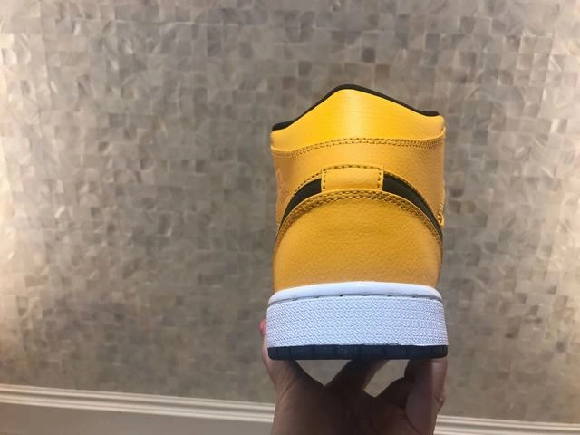 Affordable Nike Air Jordan 1 Black Yellow-01