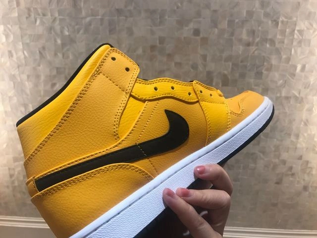Affordable Nike Air Jordan 1 Black Yellow-01