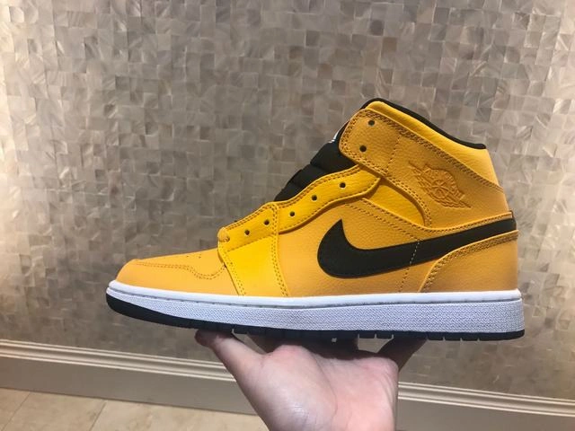 Nike Air Jordan 1 Black Yellow-01