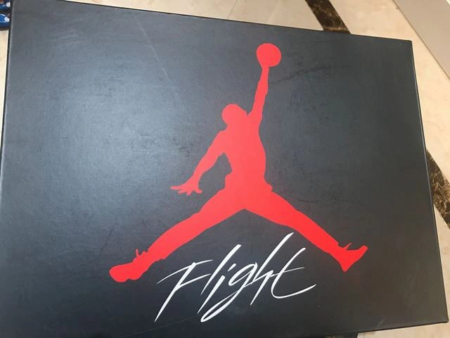 Nike Air Jordan 4 Bred-01