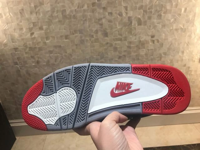Nike Air Jordan 4 Bred-01