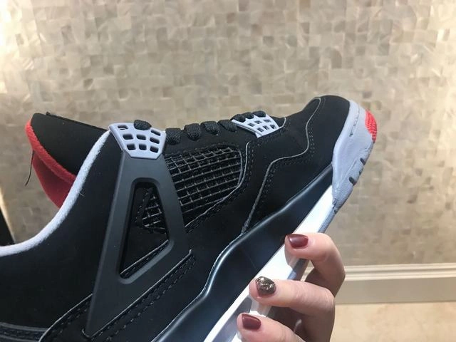 Nike Air Jordan 4 Bred-01
