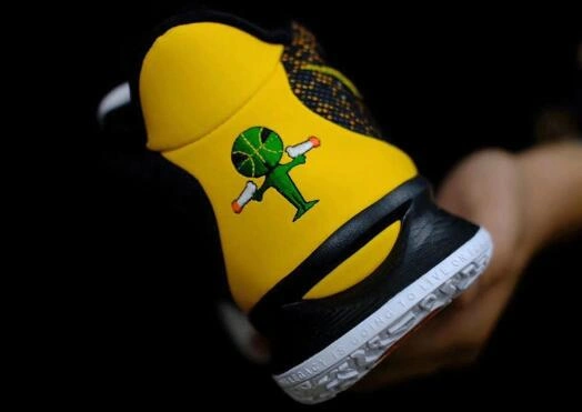 Nike Kyrie 7 Raygun-1