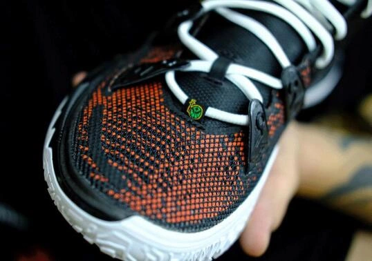 Nike Kyrie 7 Raygun-1