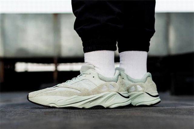 YEEZY BOOST 700 SALT