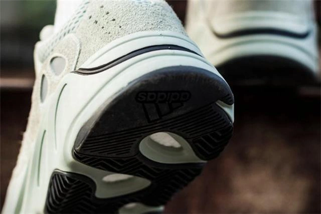 YEEZY BOOST 700 SALT