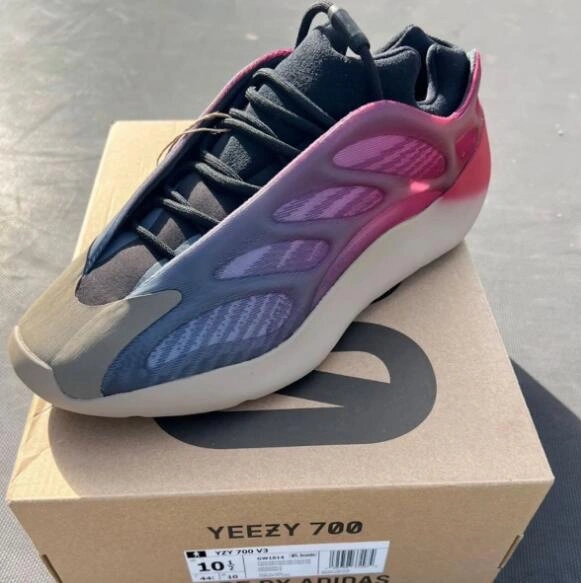 Yeezy 700 V3 Fade Carbon