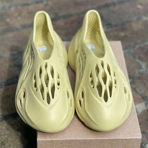 Yeezy Foam Runner Sulfur