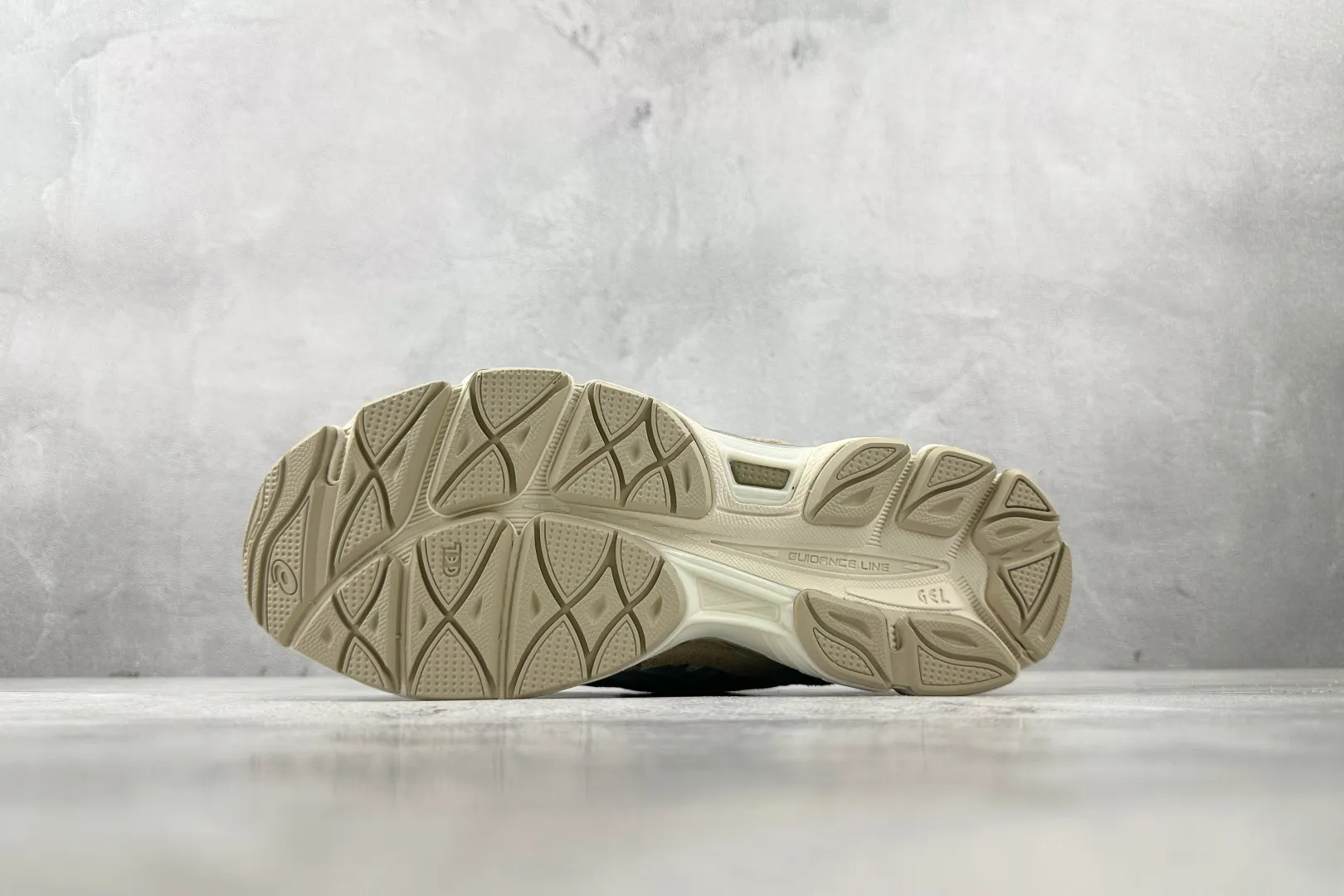 ZeroBulk ASICS GEL-NYC Beige Blue Replica Sneakers – High Quality ASICS Running Replicas 683