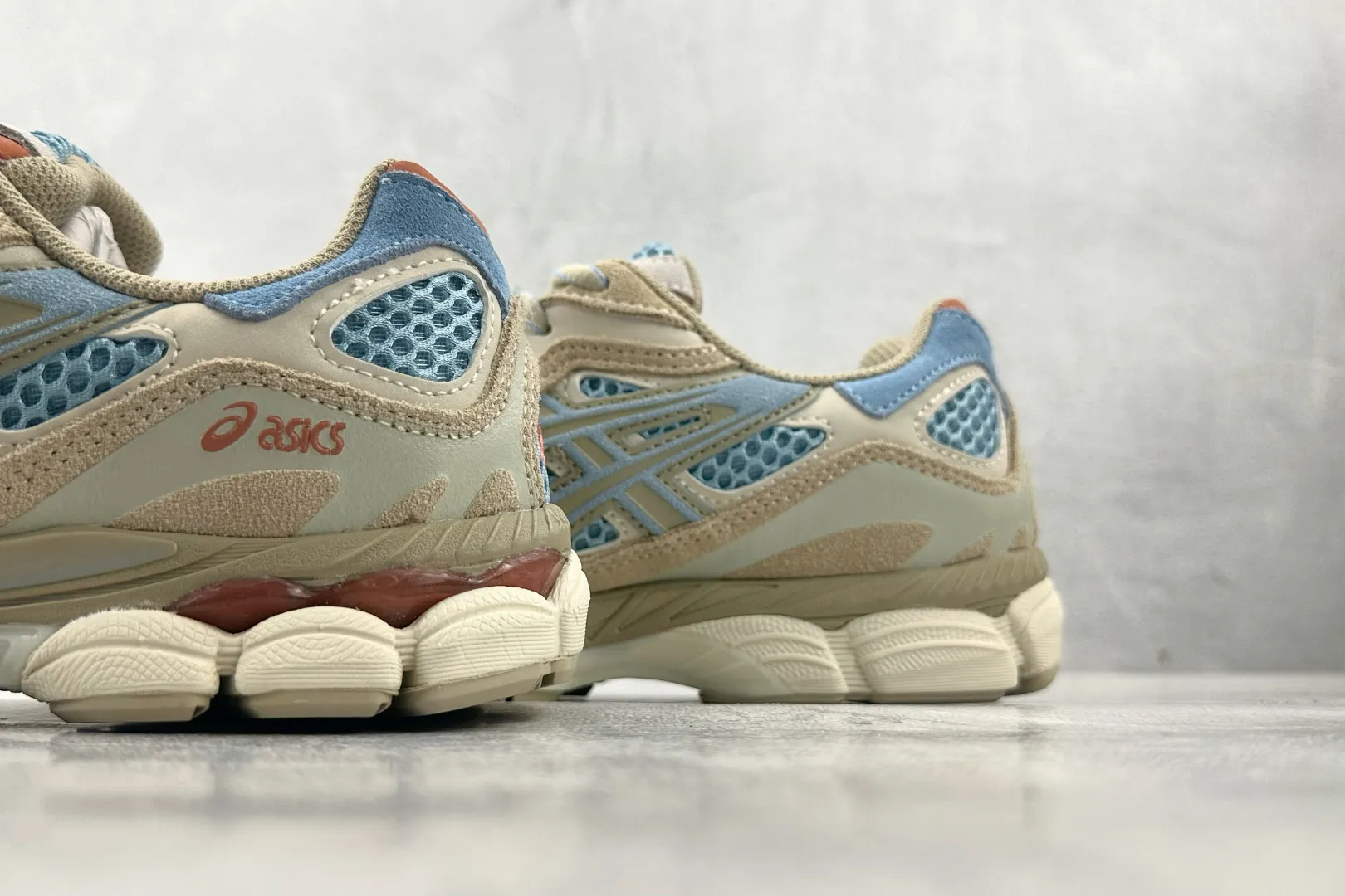 ZeroBulk ASICS GEL-NYC Beige Blue Replica Sneakers – High Quality ASICS Running Replicas 683