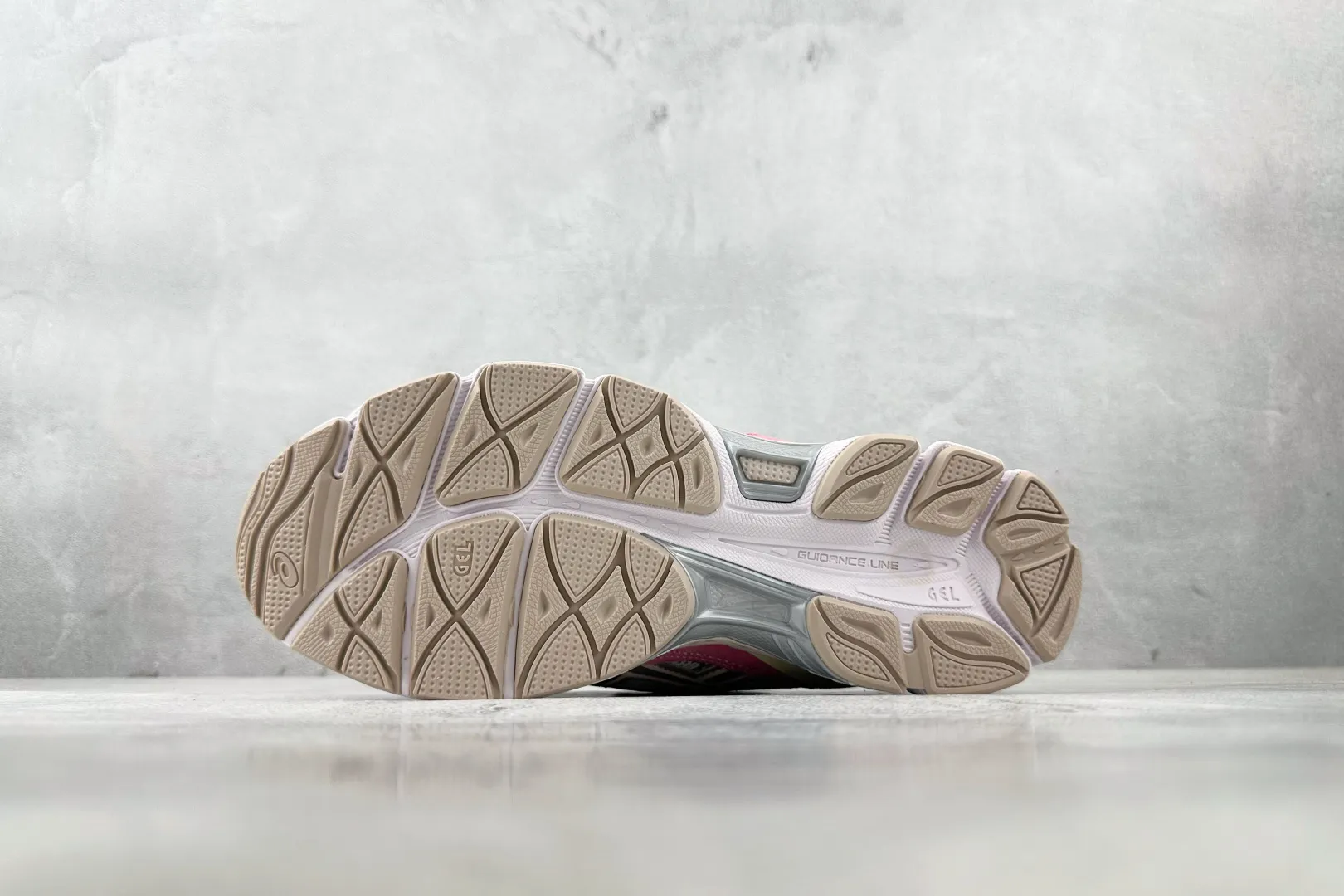 ASICS GEL-NYC Beige Pink High Quality Replica Sneakers – 1:1 ASICS Edition FreshLook 689
