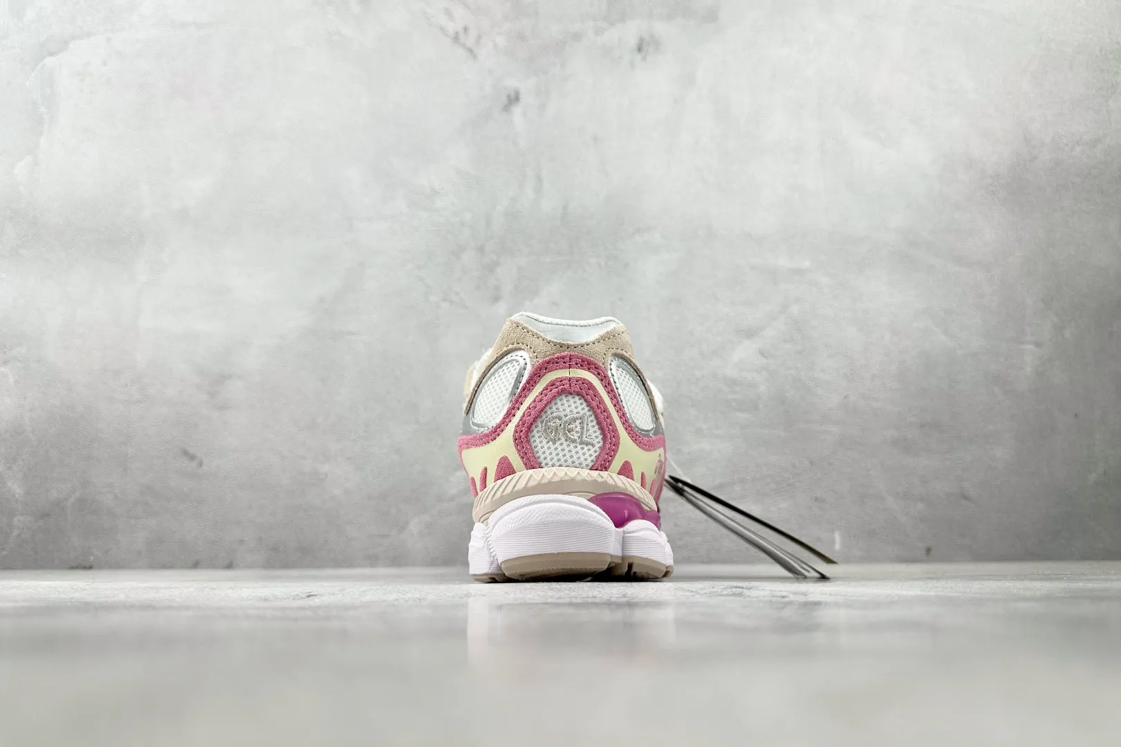 ASICS GEL-NYC Beige Pink High Quality Replica Sneakers – 1:1 ASICS Edition FreshLook 689