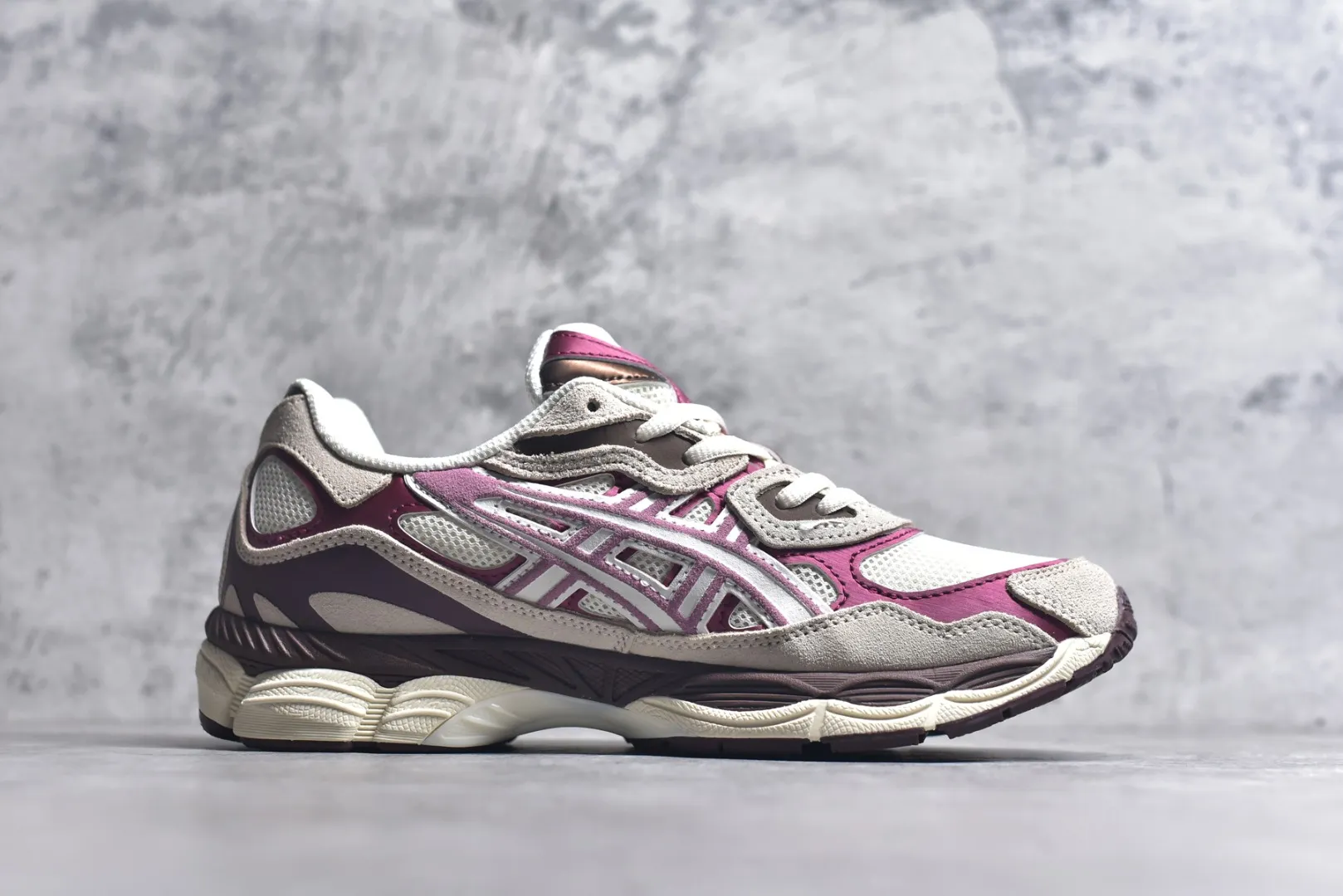 UrbanStyle ASICS GEL-NYC Beige Purple Replica Sneakers – High Quality ASICS Running Replicas 647