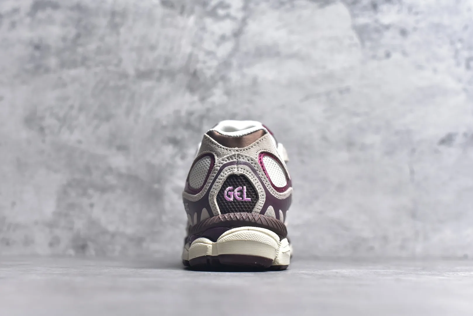 UrbanStyle ASICS GEL-NYC Beige Purple Replica Sneakers – High Quality ASICS Running Replicas 647